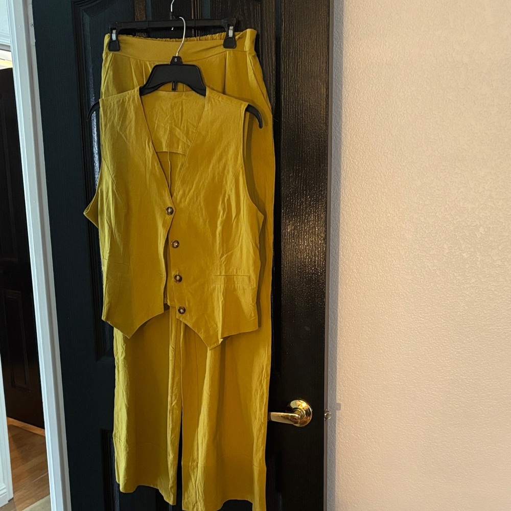 Unbranded two-piece pant suit lightweight